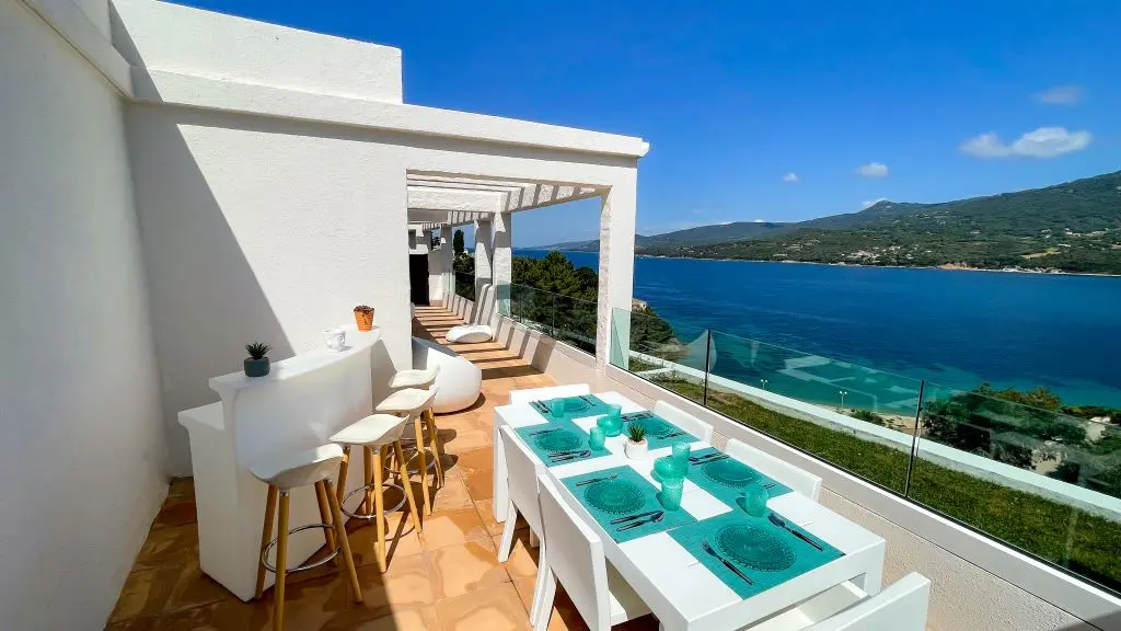 Terrasse vue sur mer