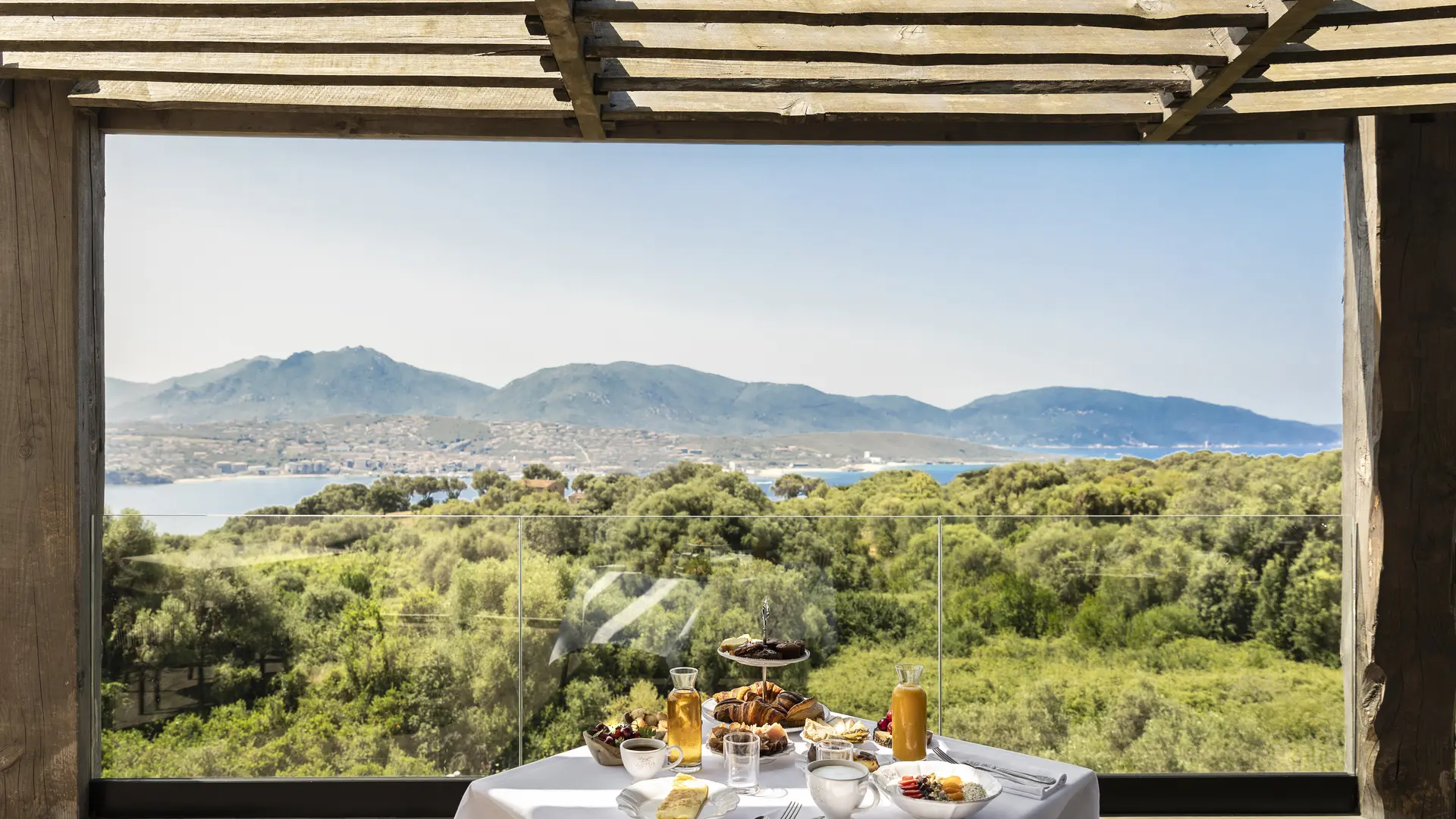 Terrasse petit déjeuner