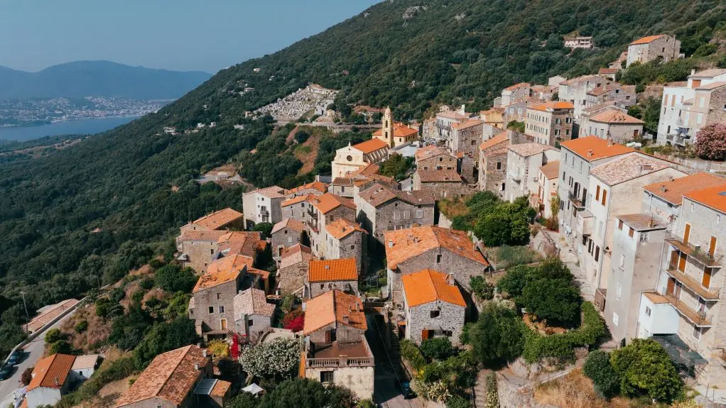 OLMETO, village en balcon sur le golfe du Valinco