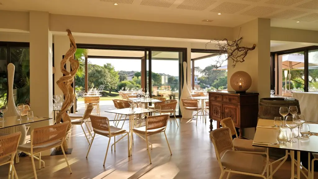 RESTAURANT-U-SPUNTINU---SALLE-INTERIEURE