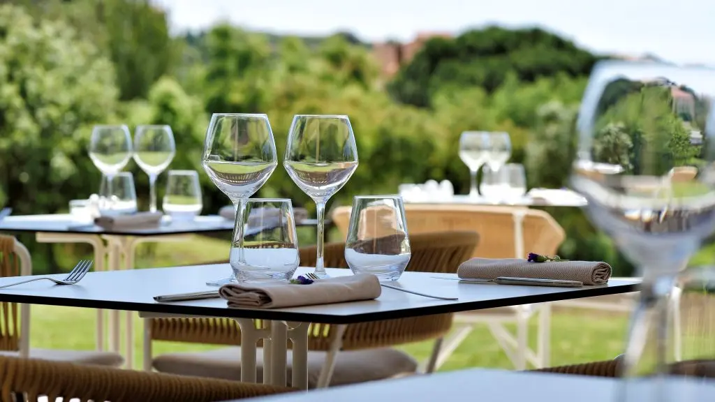 RESTAURANT-U-SPUNTINU---TABLE-DRESSEE-TERRASSE