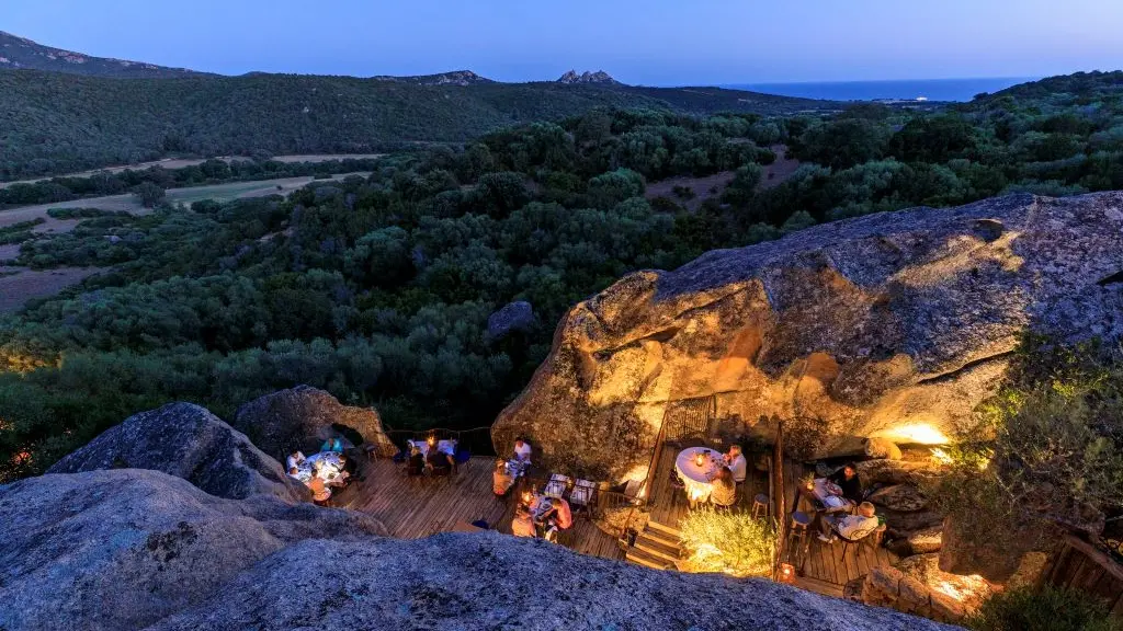 LA TABLE DE LA GROTTE