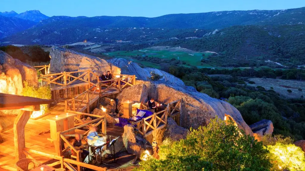LA TABLE DE LA GROTTE