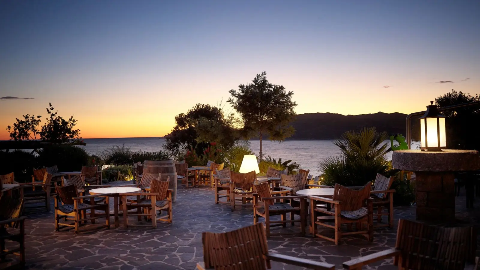 Terrasse restaurant et bar vue mer Hôtel de luxe U Capu Biancu en Corse du Sud Bonifacio