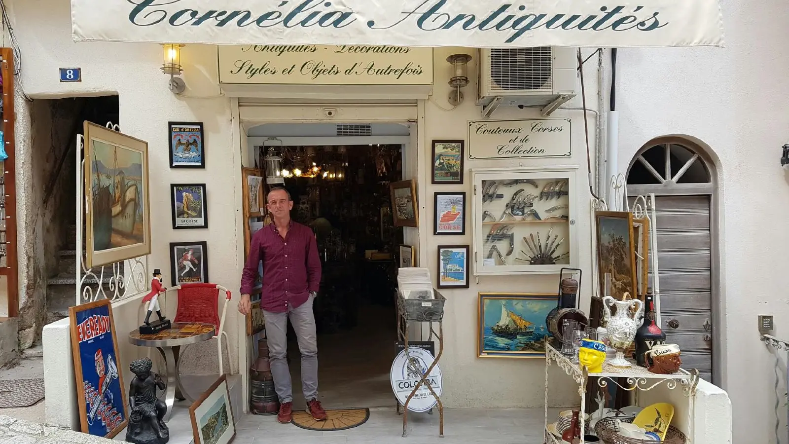 antiquaire-cornelia-boutique-corse-bonifacio-devanture