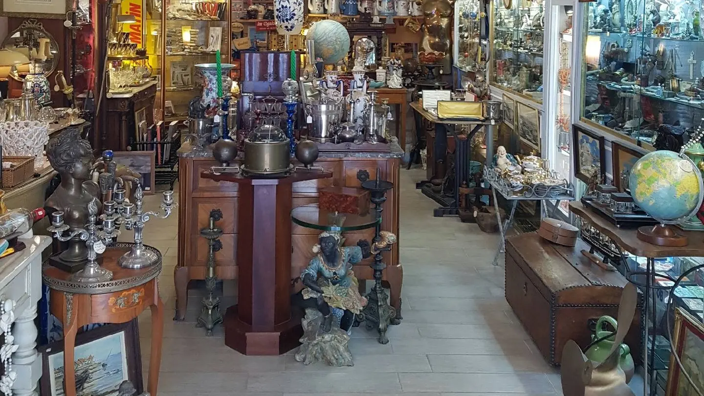 antiquaire-cornelia-boutique-corse-bonifacio_intérieur