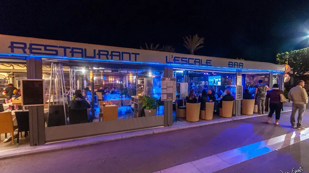 escale-bonifcaio-port-terrasse-restaurant-Corsica-by-night