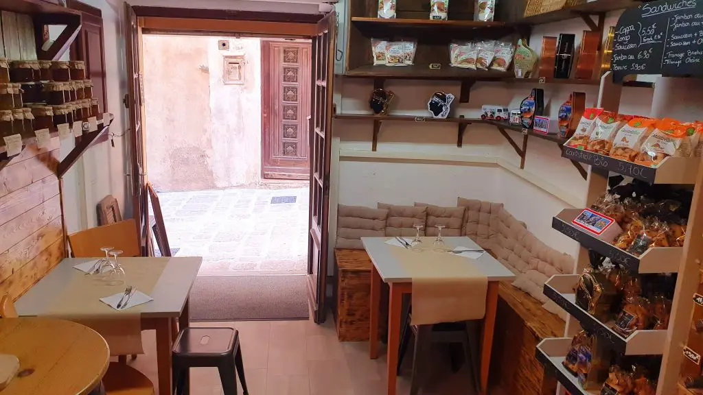 loriu-di-chera-interieur