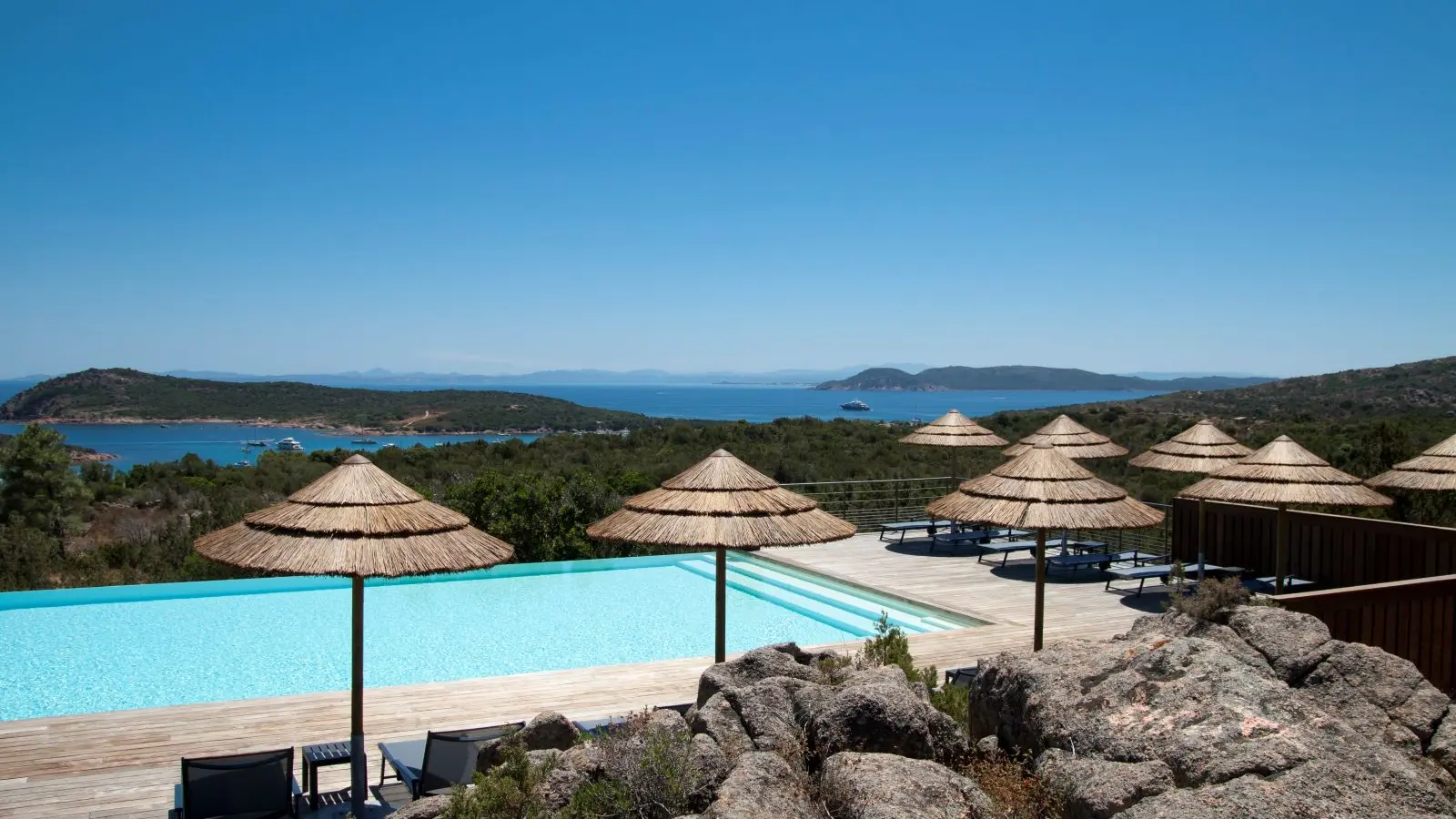 residence-terrasse-rondinara-piscine-bonifacio-corse