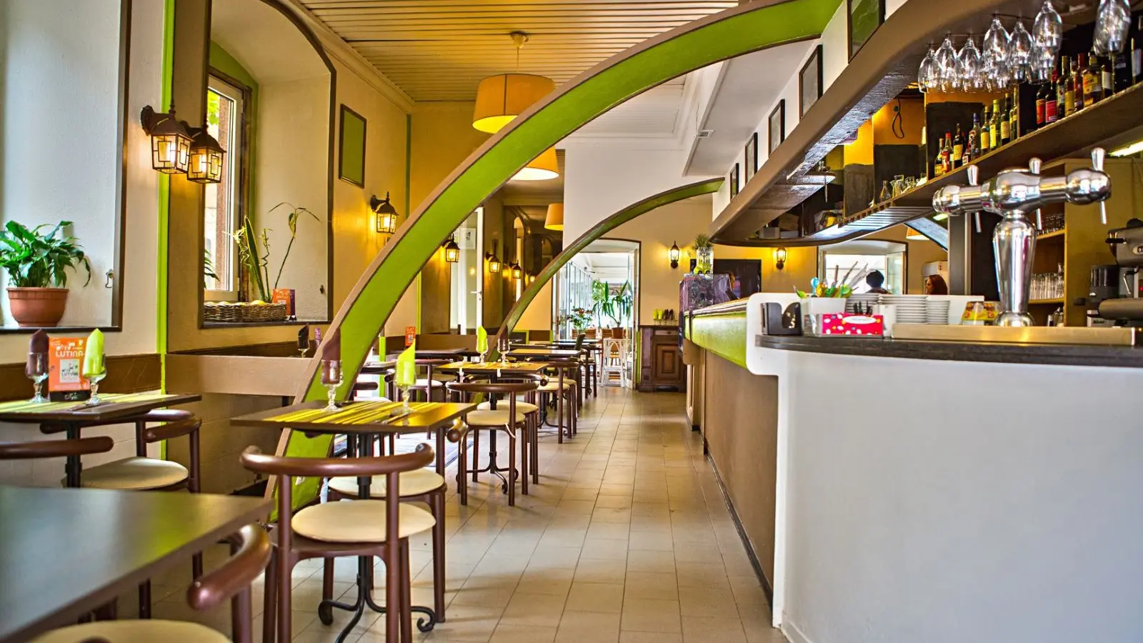 bonifacio_restaurant_hotel_le royal_int_bar