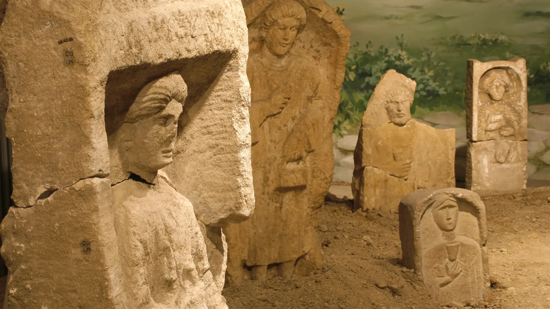 Stèles funéraires, Coll. gallo-romaine, Musée de Nuits-Saint-Georges