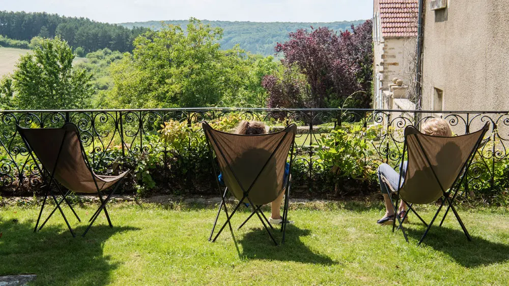 Terrasse restaurant - hôtel de la poste et du lion d'or Vézelay Bourgogne