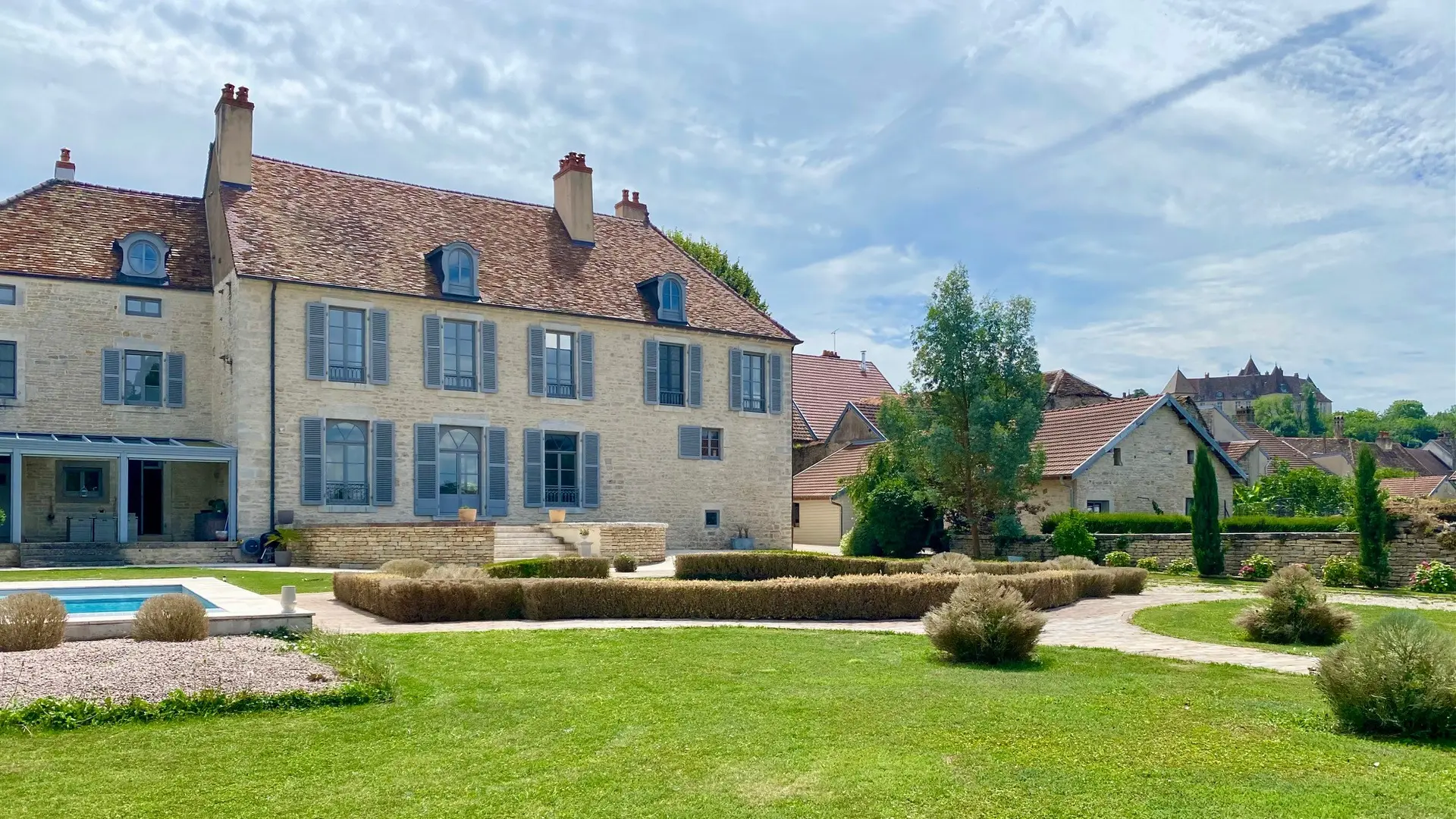 1 - Demeure Monts de Gy (1)