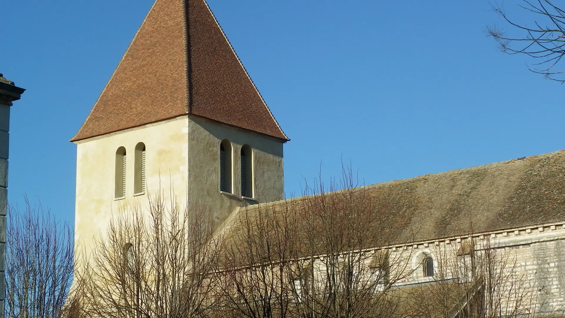 Eglise Saint-Germain de Gergy clocher et bas-côté sud