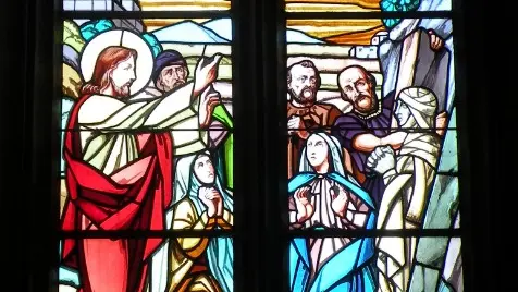 Vitrail du choeur Jésus ressuscite Lazare