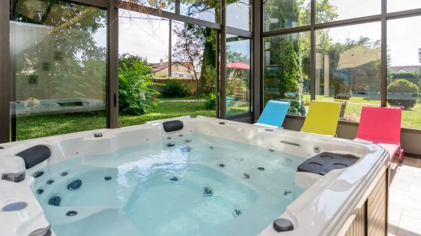 CHATEAU DE LA VILLENEUVE ACCES SPA