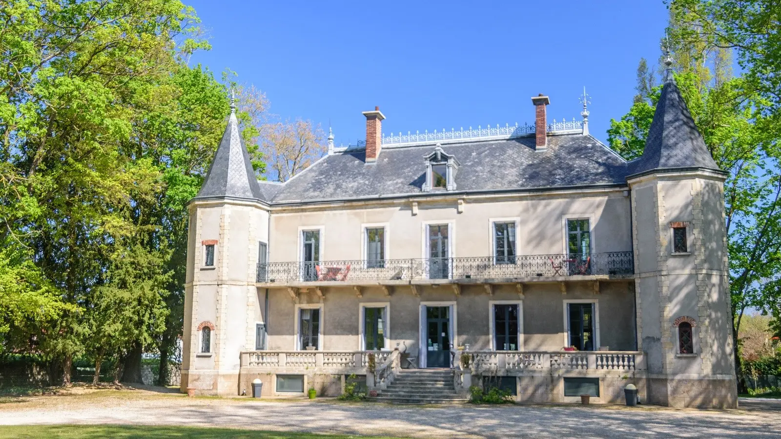 CHATEAU VUE ENTREE