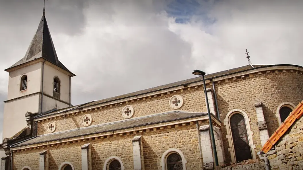 PARIS-L'HÔPITAL façade latérale de l'église