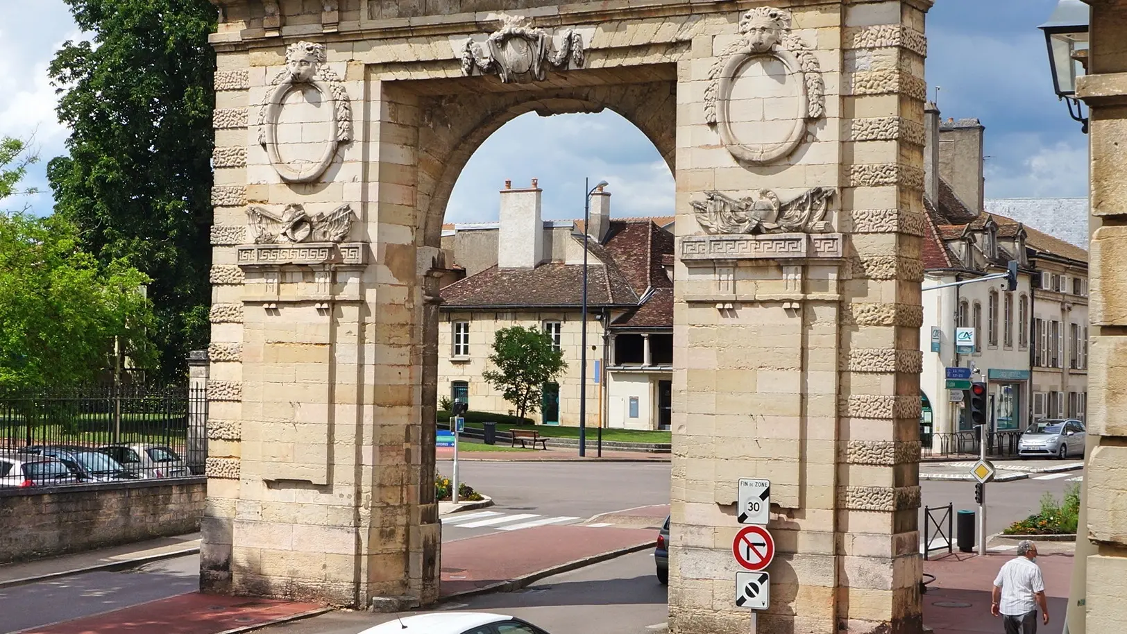 2020-06-Beaune-Porte-Saint-Nicolas-Quadrat