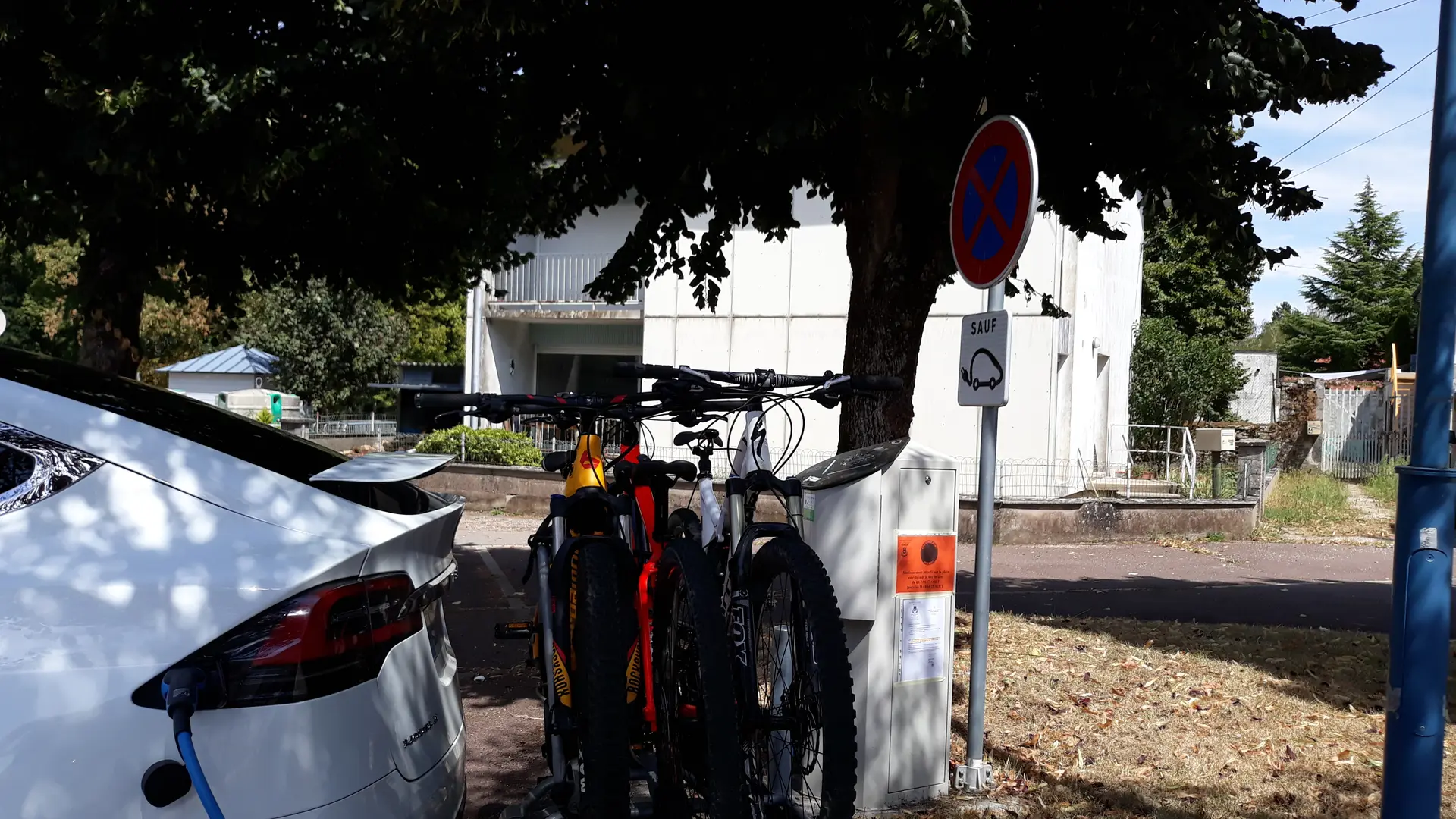 Borne recharge électrique