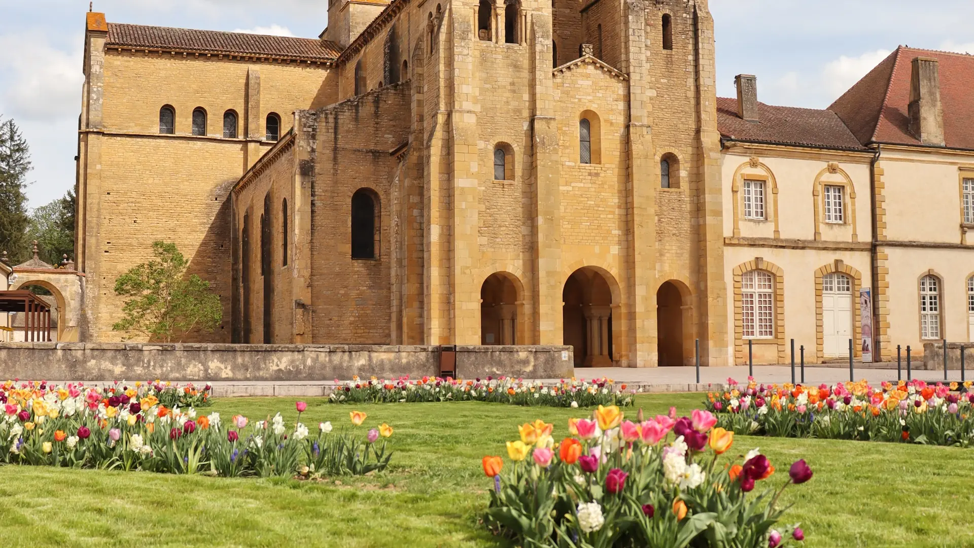 Façade de la basilique