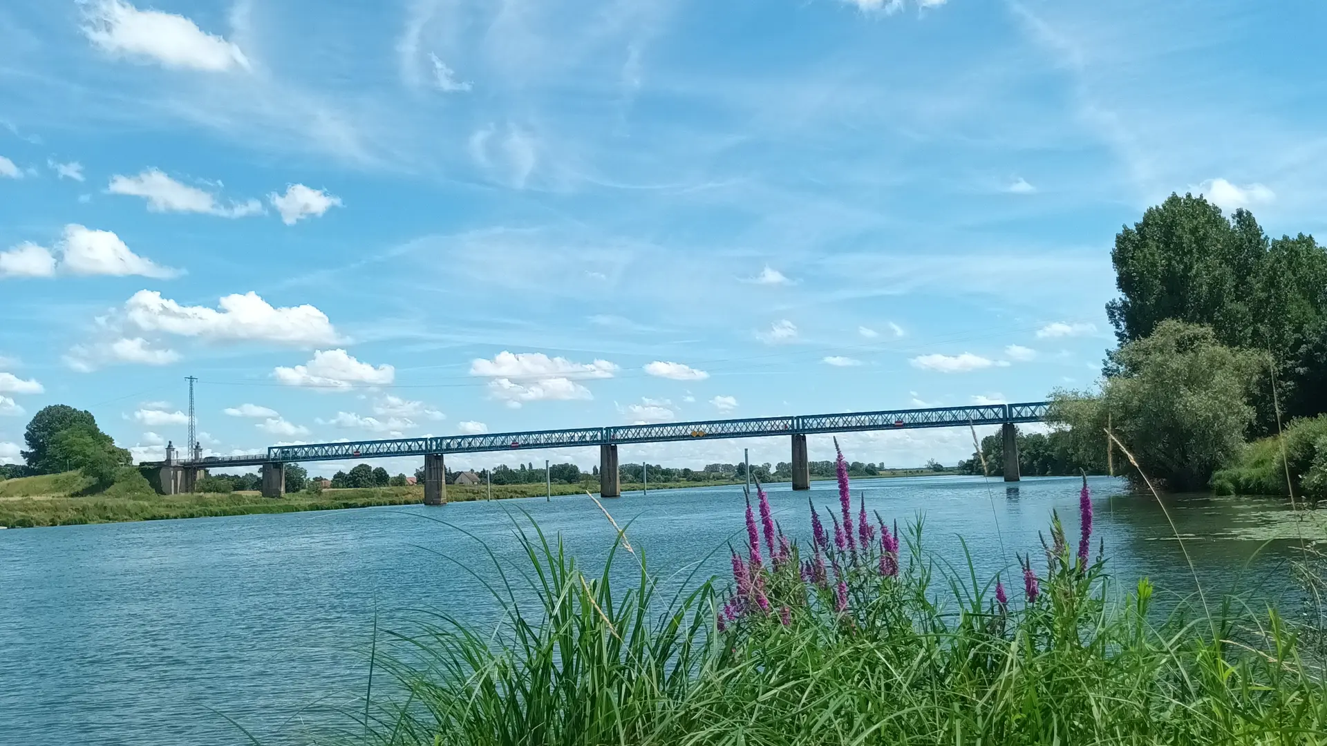 la rivière du camping et voie bleue
