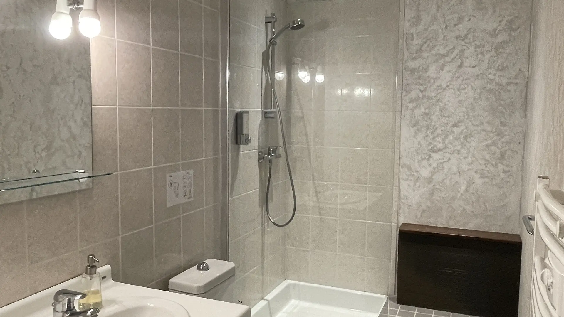 Salle de bain Lamartine et Hugo