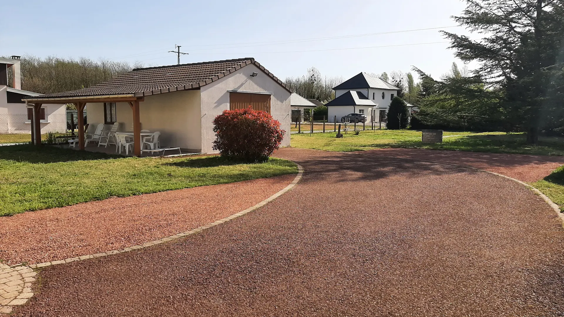 Parking et jardin
