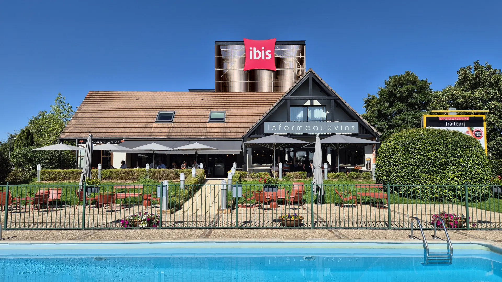 Extérieur Ibis Beaune La Ferme aux Vins