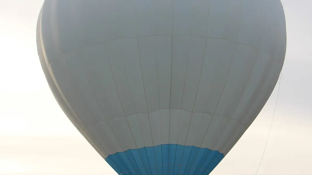 Ballon bleu et blanc - atterrissage