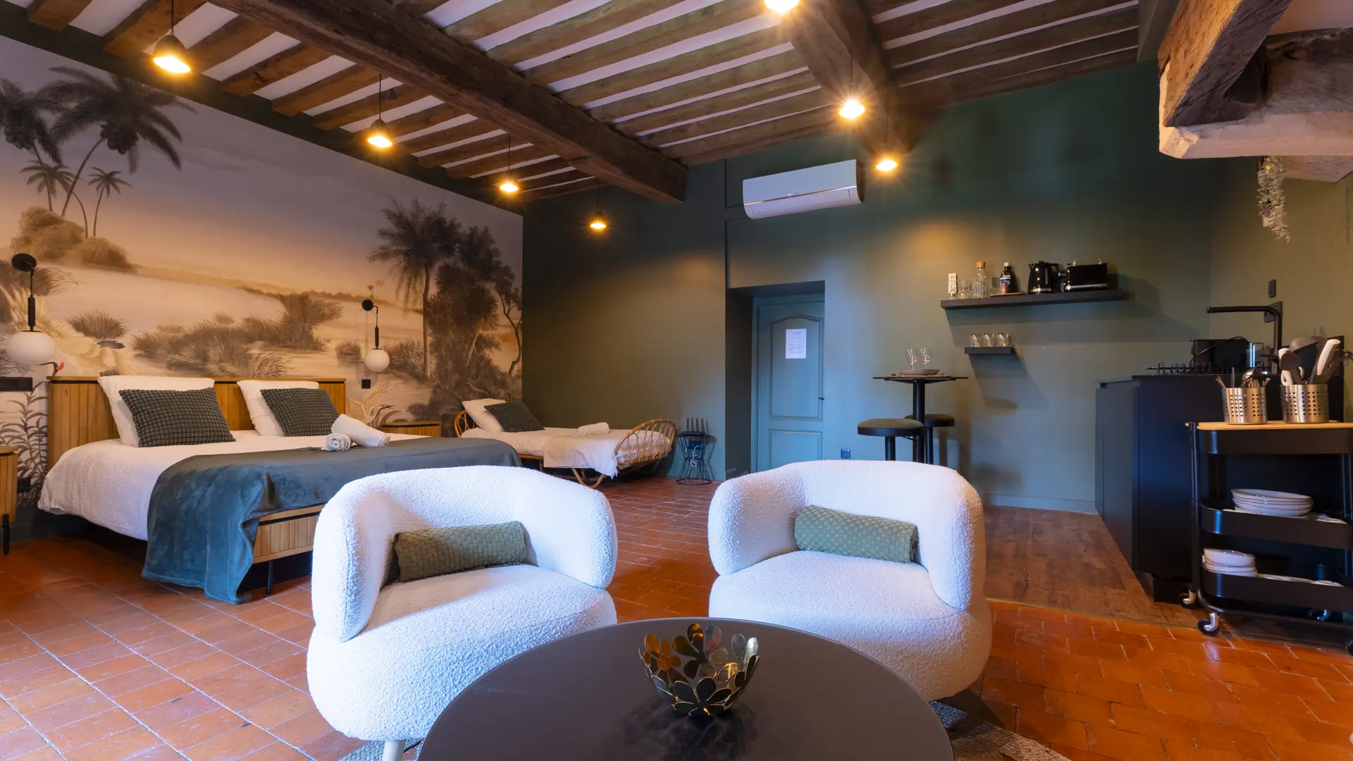 Le Château Dracy le Fort - La Nomade - Pièce principale/Chambre © Norman Frick
