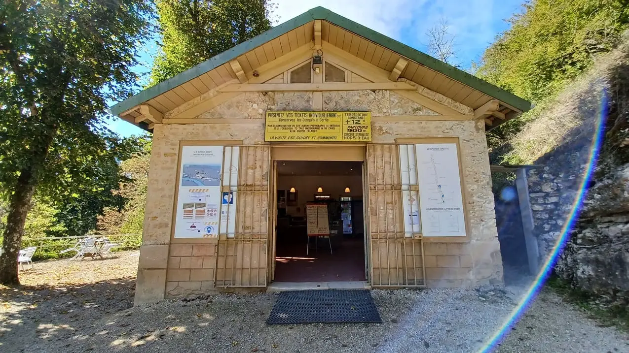 GROTTES D'ARCY-SUR-CURE - Châlet des grottes (accueil-boutique)