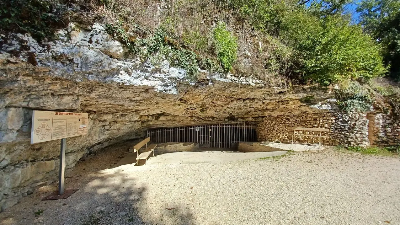 Entrée de la Grande Grotte