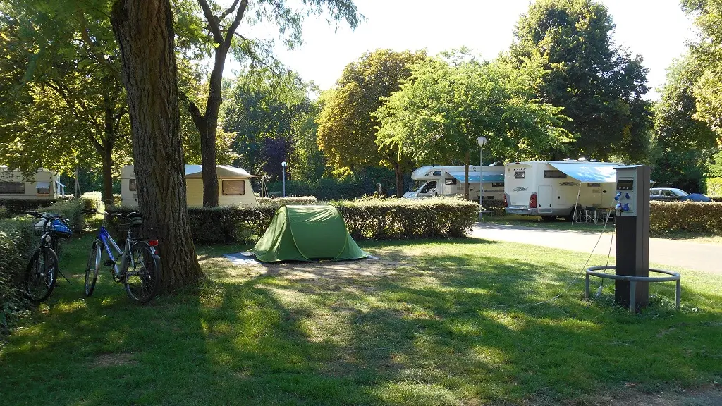 emplacements du camping du lac Kir Dijon