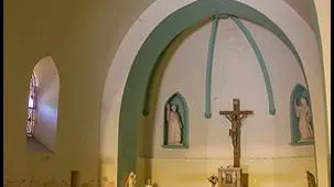 Choeur et autel de l'église de Dennevy