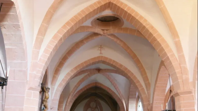 Eglise de Touches voûtes en arc brisé et croisée d'ogives
