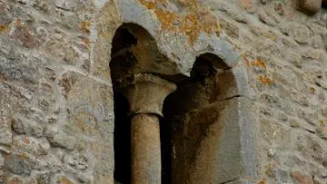 SAINT BERAIN SUR DHEUNE baie géminée du clocher roman