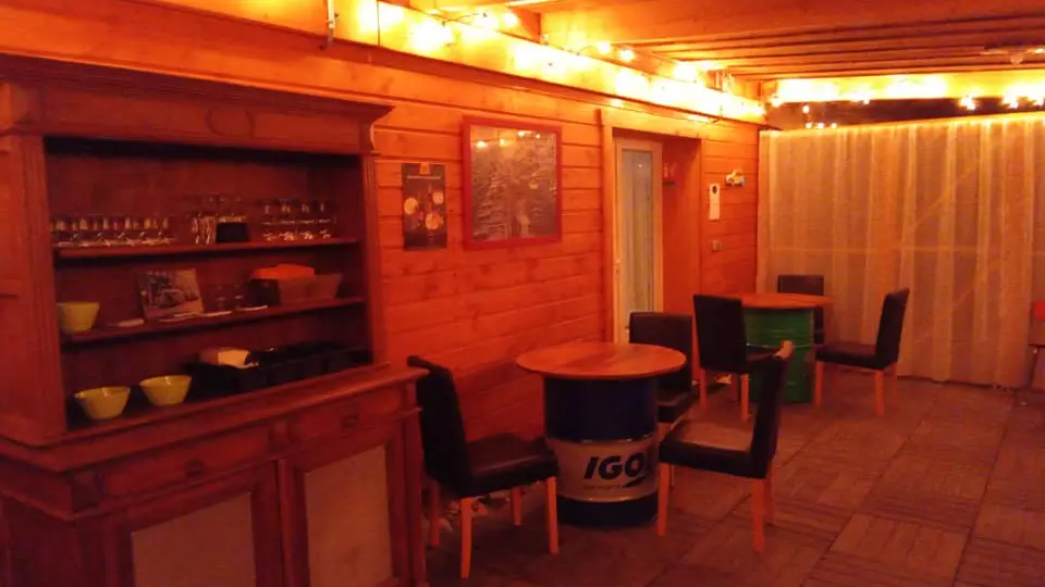 Le Hangar le soir