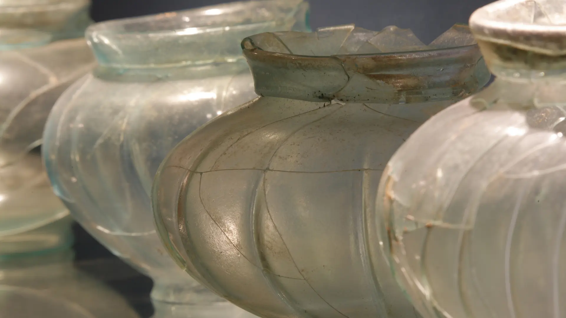 Urnes cinéraires en verre, Coll. gallo-romaine, Musée de Nuits-Saint-Georges
