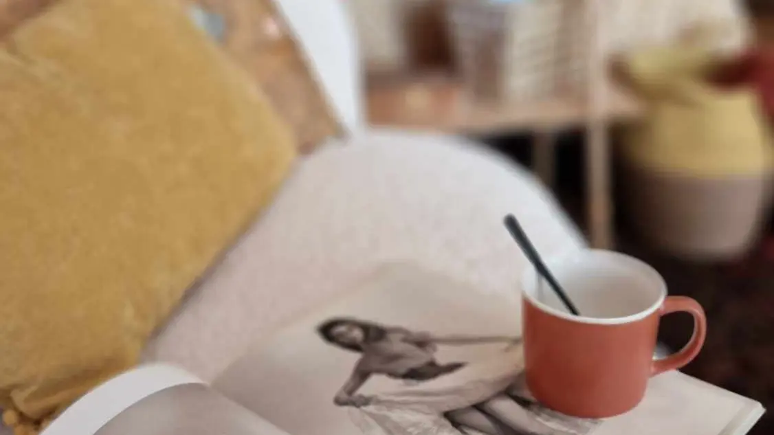 un cafe et Brigitte Bardot