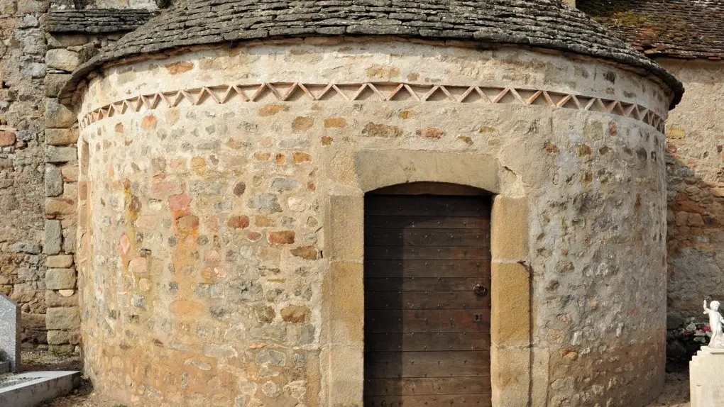 Chapelle de Saint-Bérain-sur-Dheune chevet roman décor de dents de scie