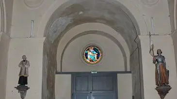 SASSENAY intérieur ancien choeur roman