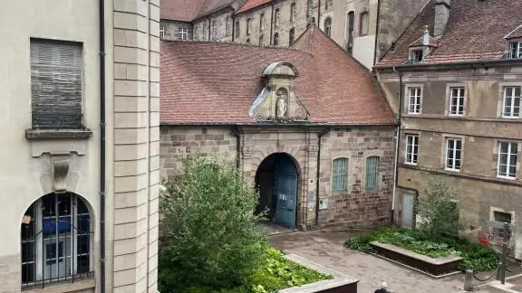 vue sur l'abbaye depuis l'appartement