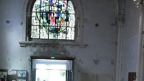 Vitrail au revers de façade des 12 portes de l'Apocalypse de Pierre Choutet