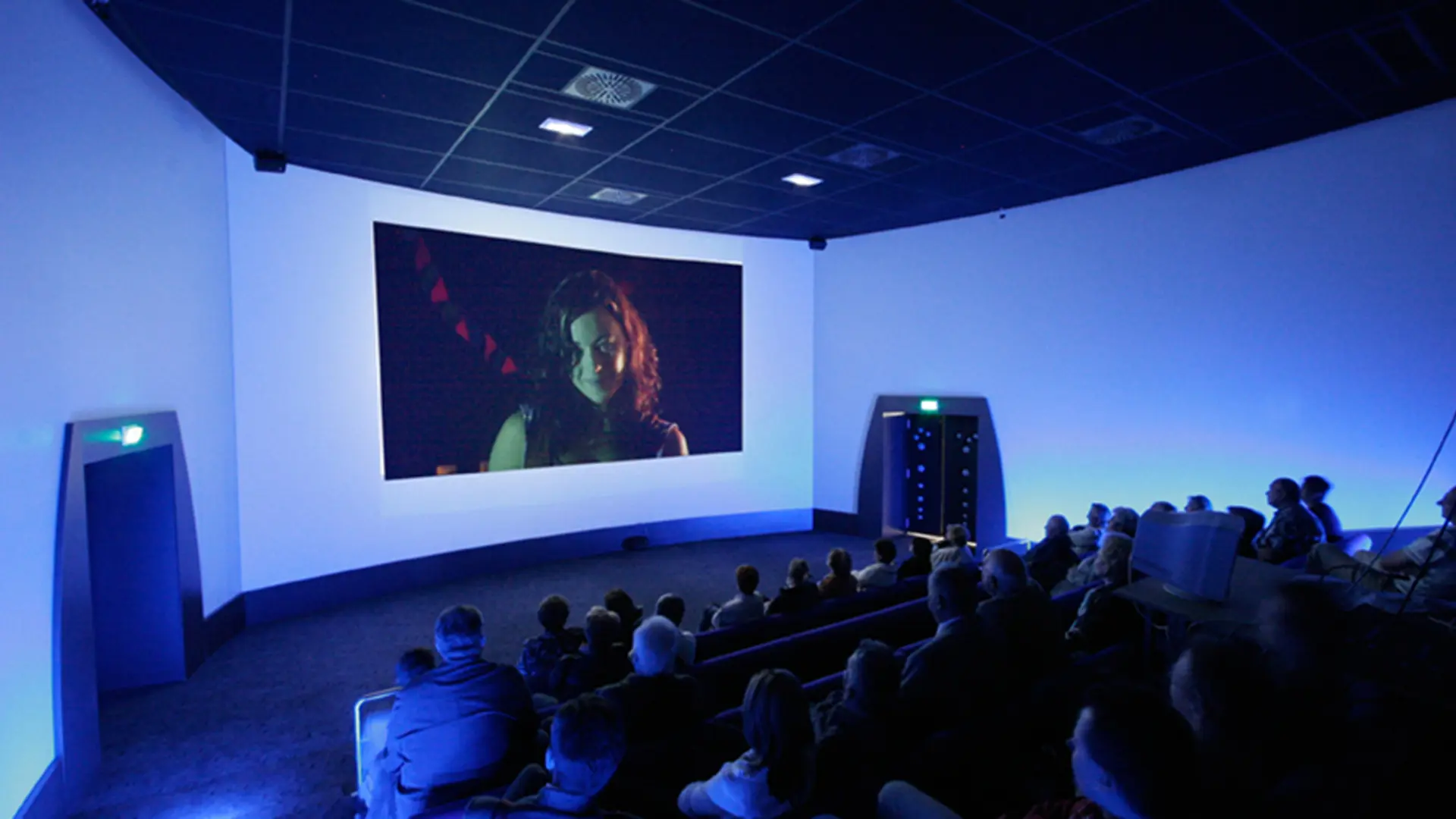 6-©L'Imaginarium-Salle de projection bd retaille