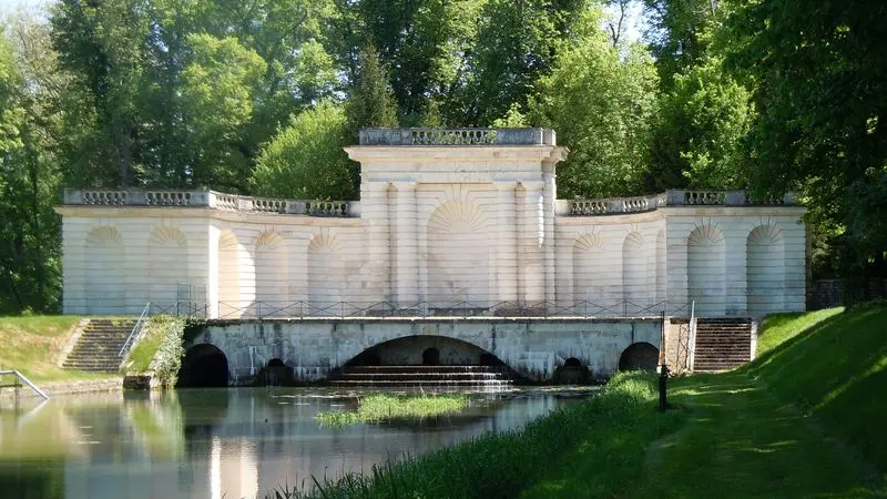 Nymphée au bout du canal - Château de Tanlay