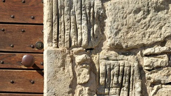 Chamilly Pierres suvages (traces de faux)