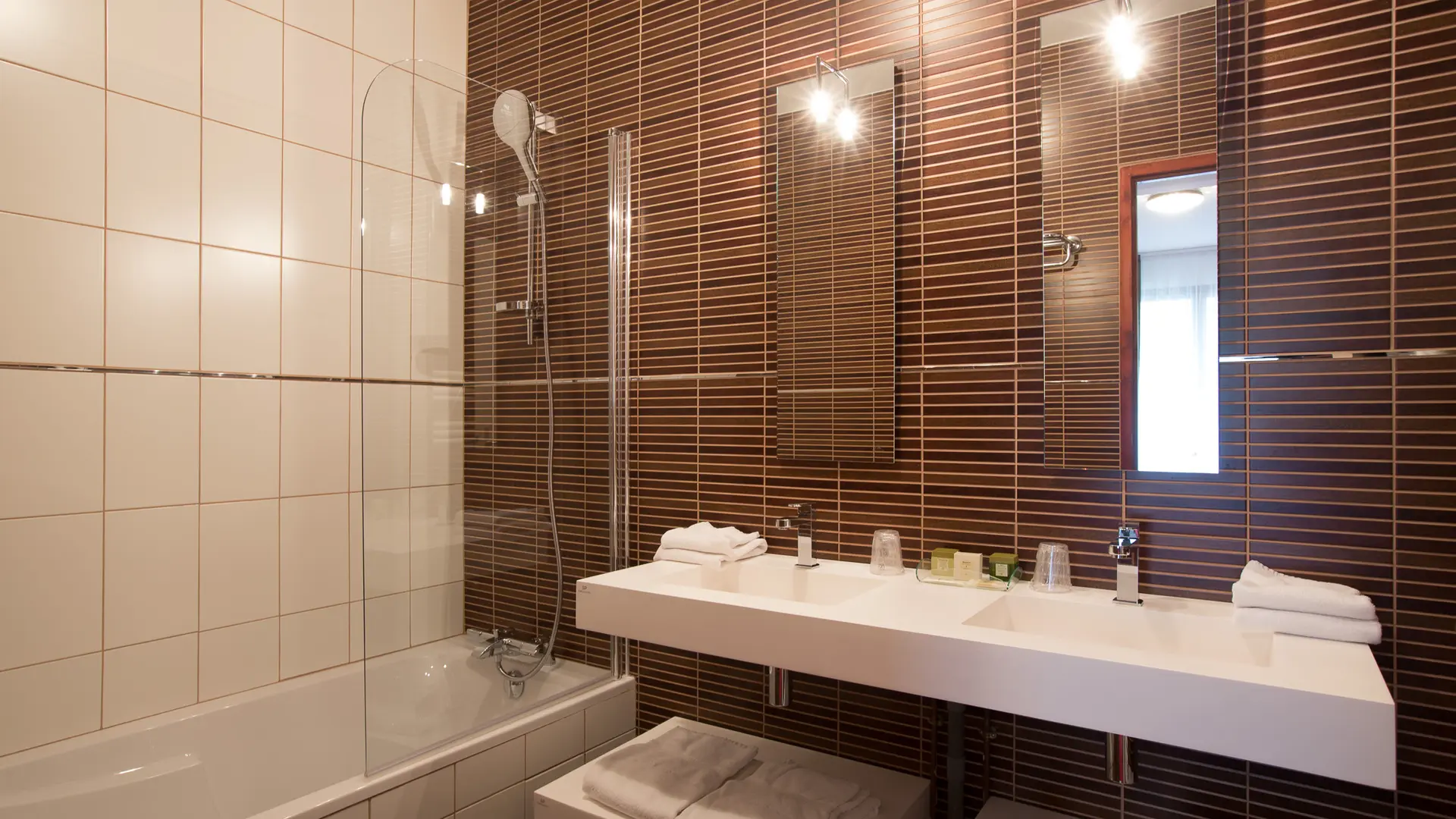 salle de bain chambre triple