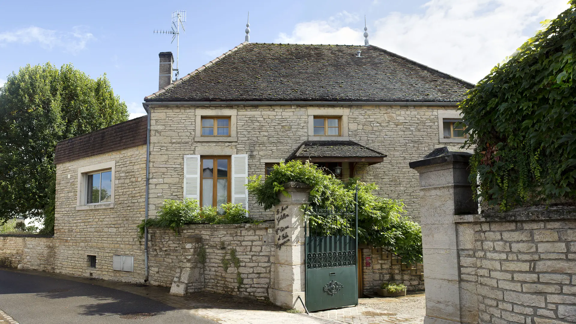 Entrée Domaine Cornu