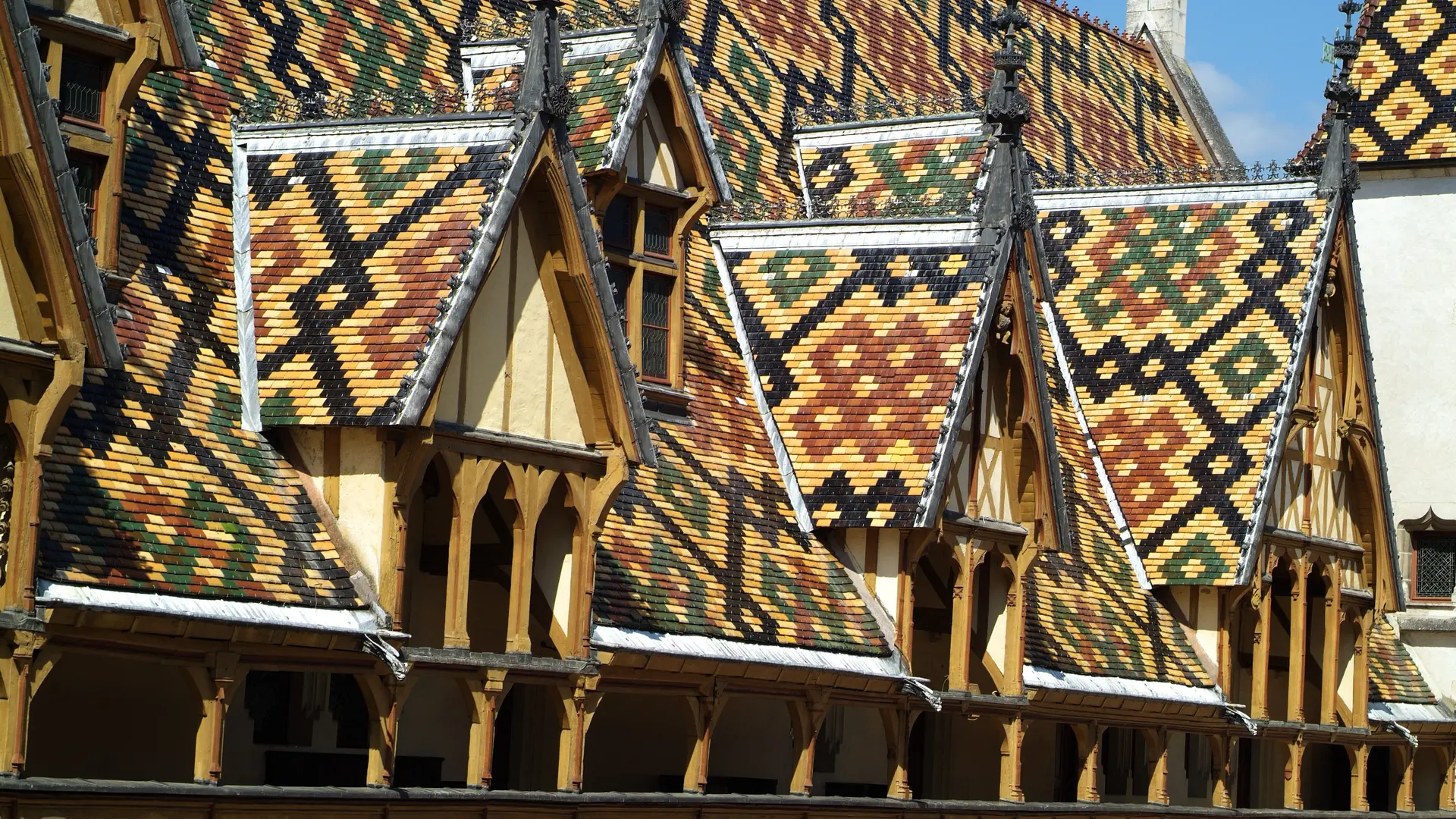 Les toits polychromes de l'Hôtel-Dieu